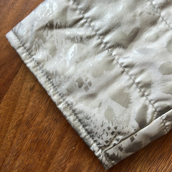 Like new Chico’s silver lightweight lined jacket - Picture 13 of 13